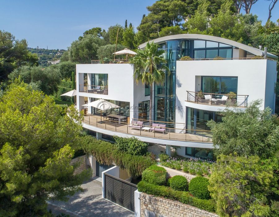 Sublime contemporary villa in Saint Jean Cap Ferrat 3