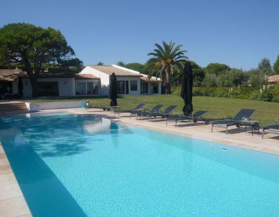 Five star location of this lovely villa next to Club 55 6