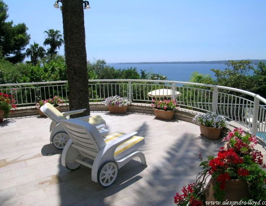 Super views from the prestigious Cannes Californie 3