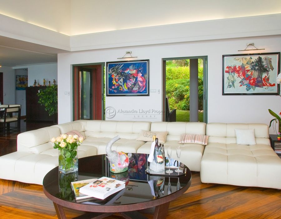 Modern property located on the Cap d'Antibes, close to the water 6