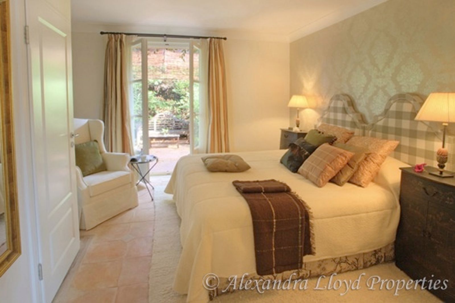 A lovely house for sale in Saint Tropez, close to the village