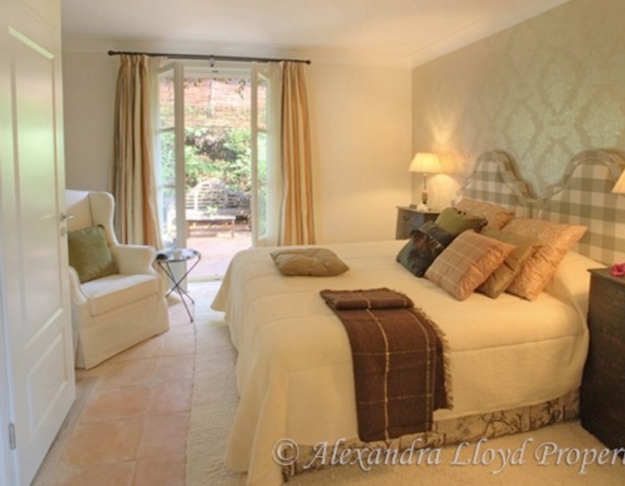 A lovely house for sale in Saint Tropez, close to the village 1