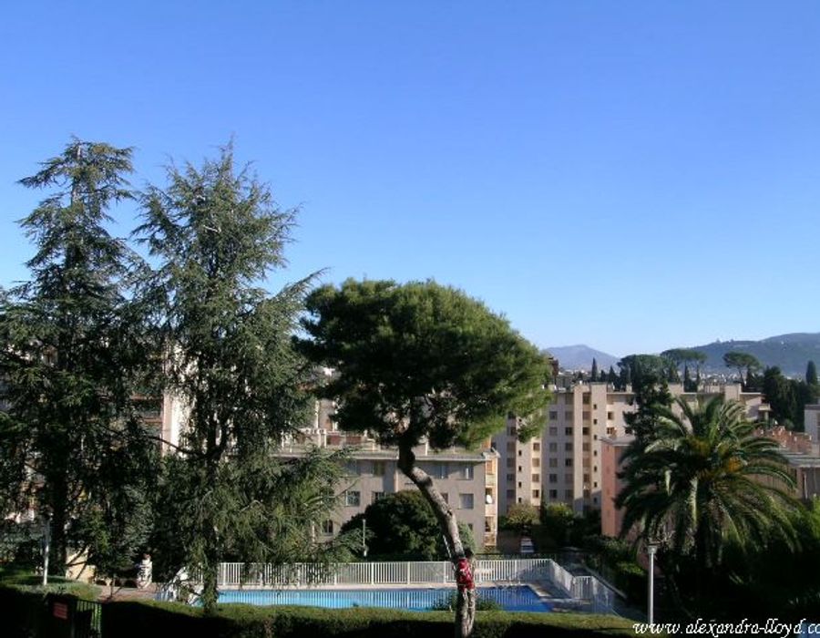 An exclusive property in extensive grounds, in Valbonne 1