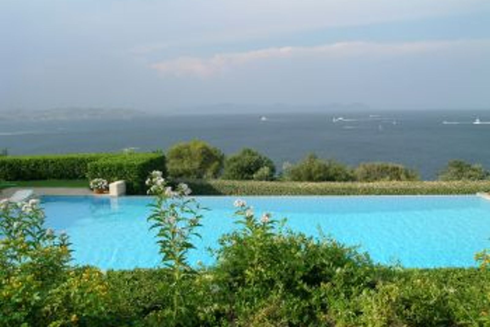 Provencal property with stunning views in Les Parcs de Saint Tropez