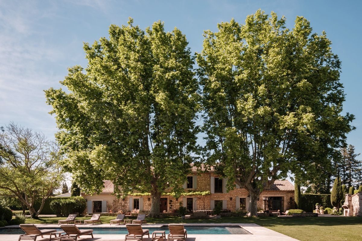 Exceptional 18th-Century Provençal Mas in the Heart of Eygalières – Private 3-Hectare Estate with Pool & Spa