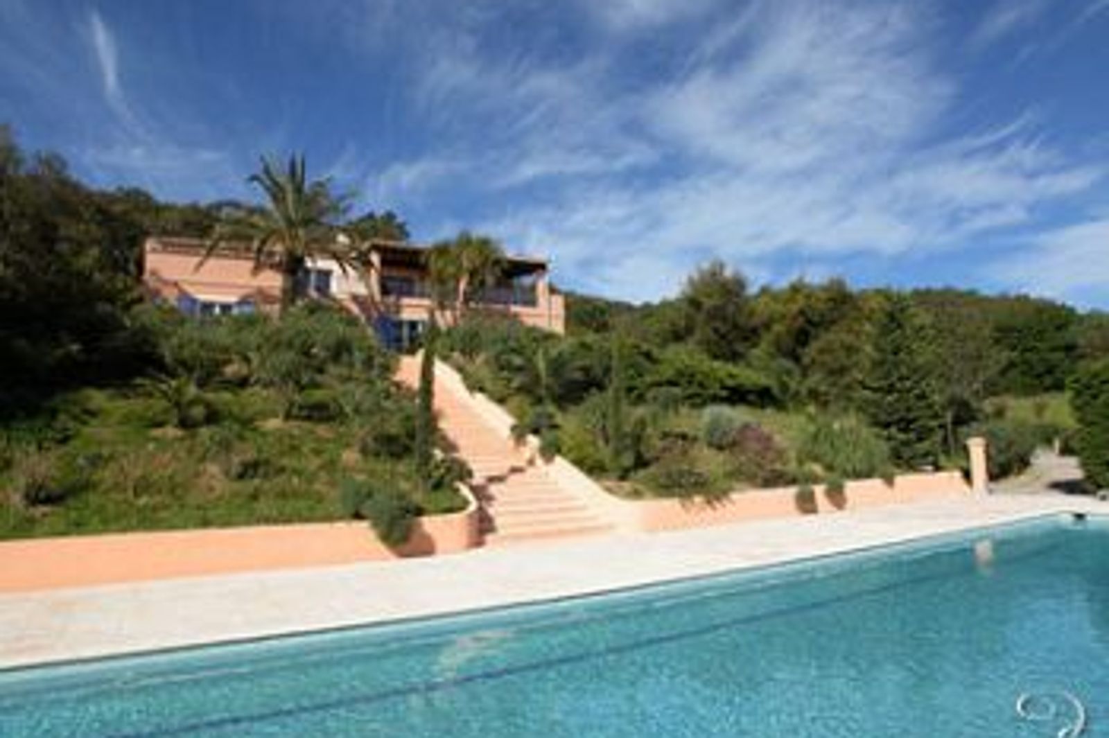 Neo Provencal villa in Ramatuelle with lovely views