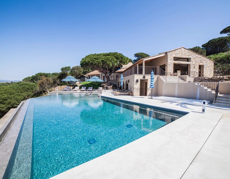 A truly remarkable property with 9 bedrooms and exceptional views in Ramatuelle 3