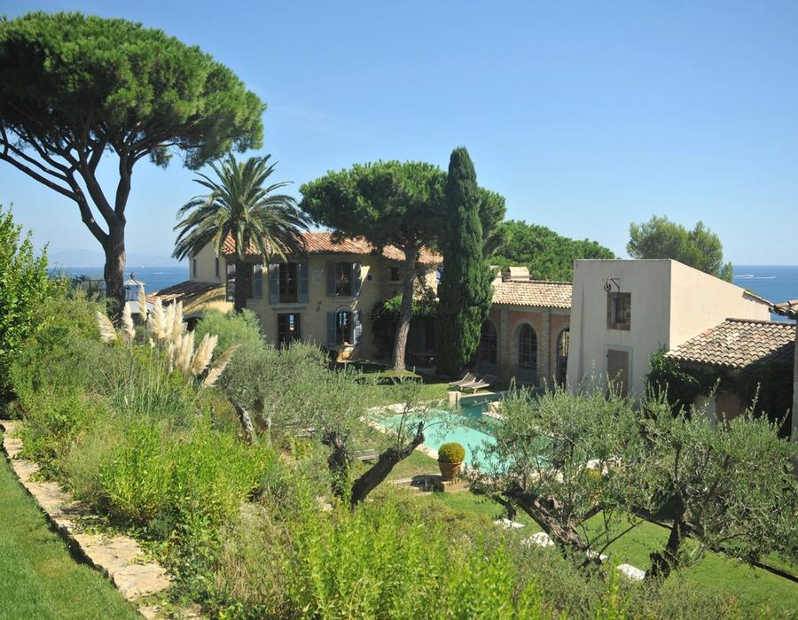 Water front villa for sale and rent Les Parcs de Saint Tropez 1