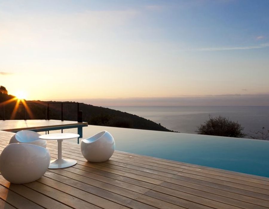 Ultra contemporary villa with stunning views in the Val des Costes domaine - Eze 1