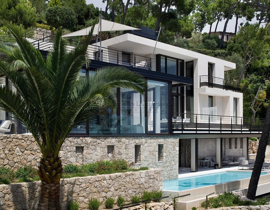 Stunning ultra contemporary villa in Villefranche-sur-Mer 1