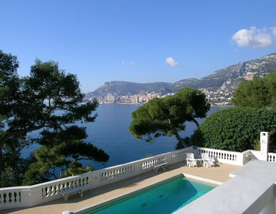 Magnificent waterfront demeure on the Cap Martin 2