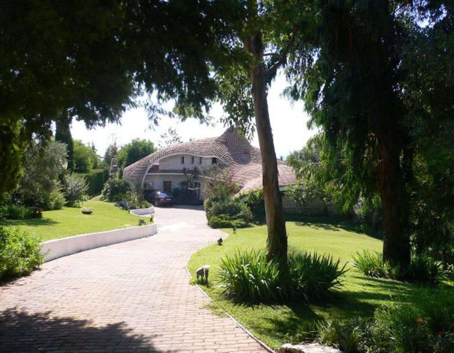 Luxurious villa in the prestigious Super Cannes with 180° sea views 1