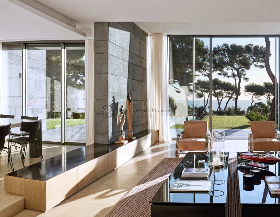 Elegant contemporary villa for sale on the Cap d'Antibes 6