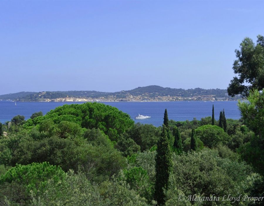 Stunning new contemporary property in Beauvallon 1