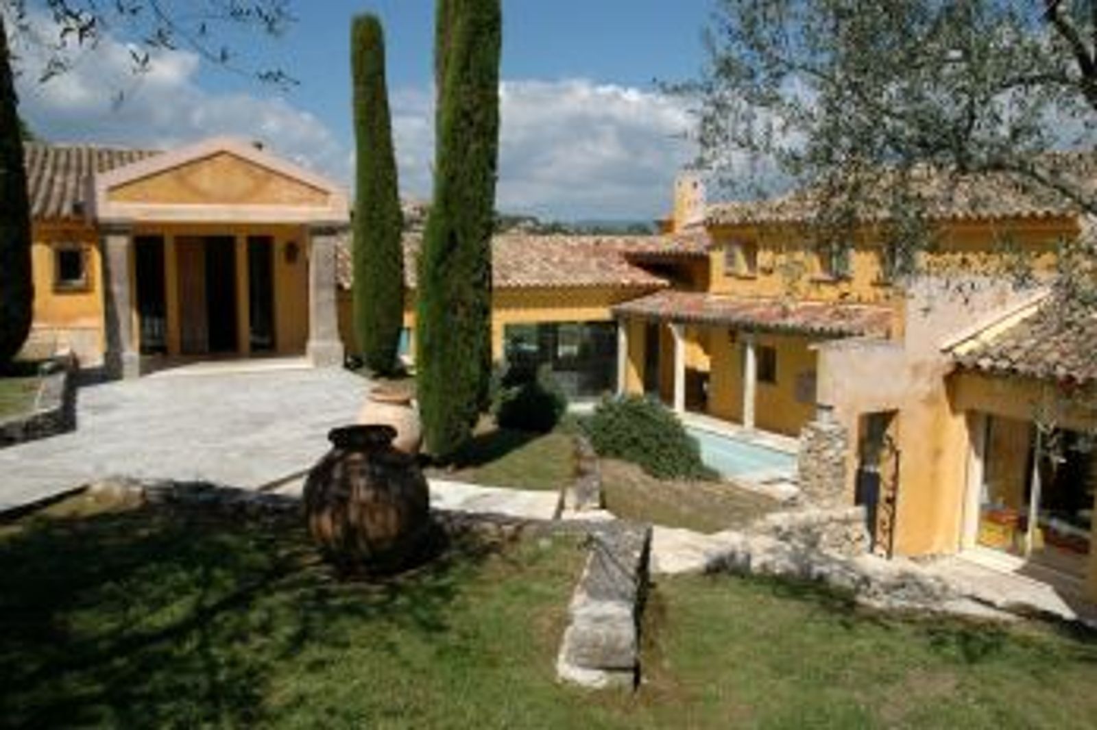 Georgeous property in a private domain with a view of Mougins