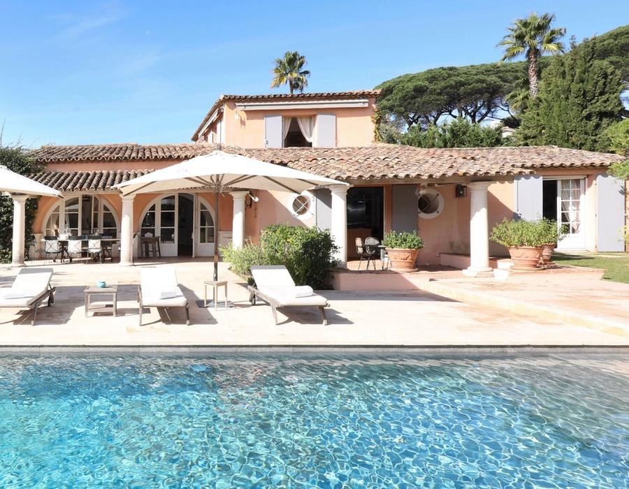 A Seven-Bedroom Provençal Villa for Rent on Route de Tahiti, Ramatuelle 4