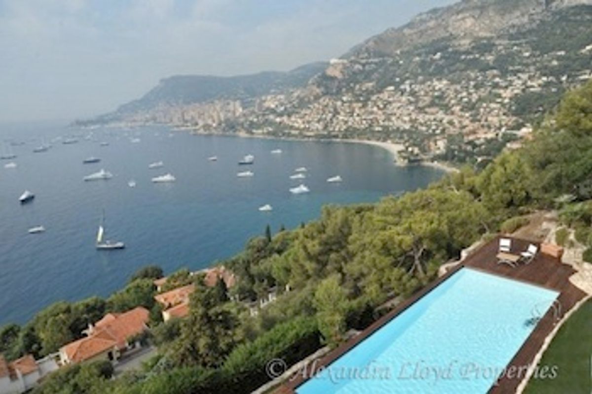 Contemporary villa in Roquebrune overlooking Monaco