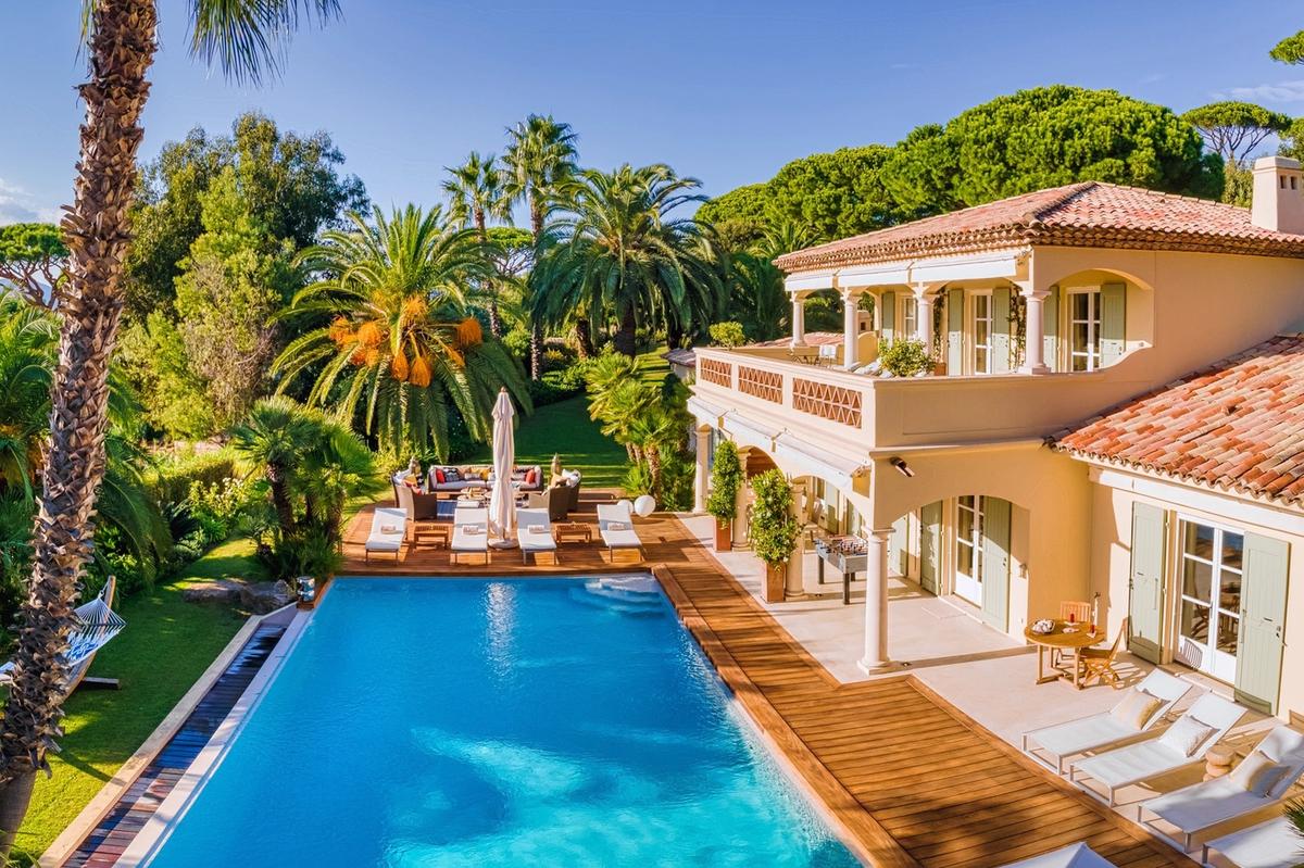 Six-Bedroom Provençal Bastide with Full Staff in Les Parcs de Saint-Tropez