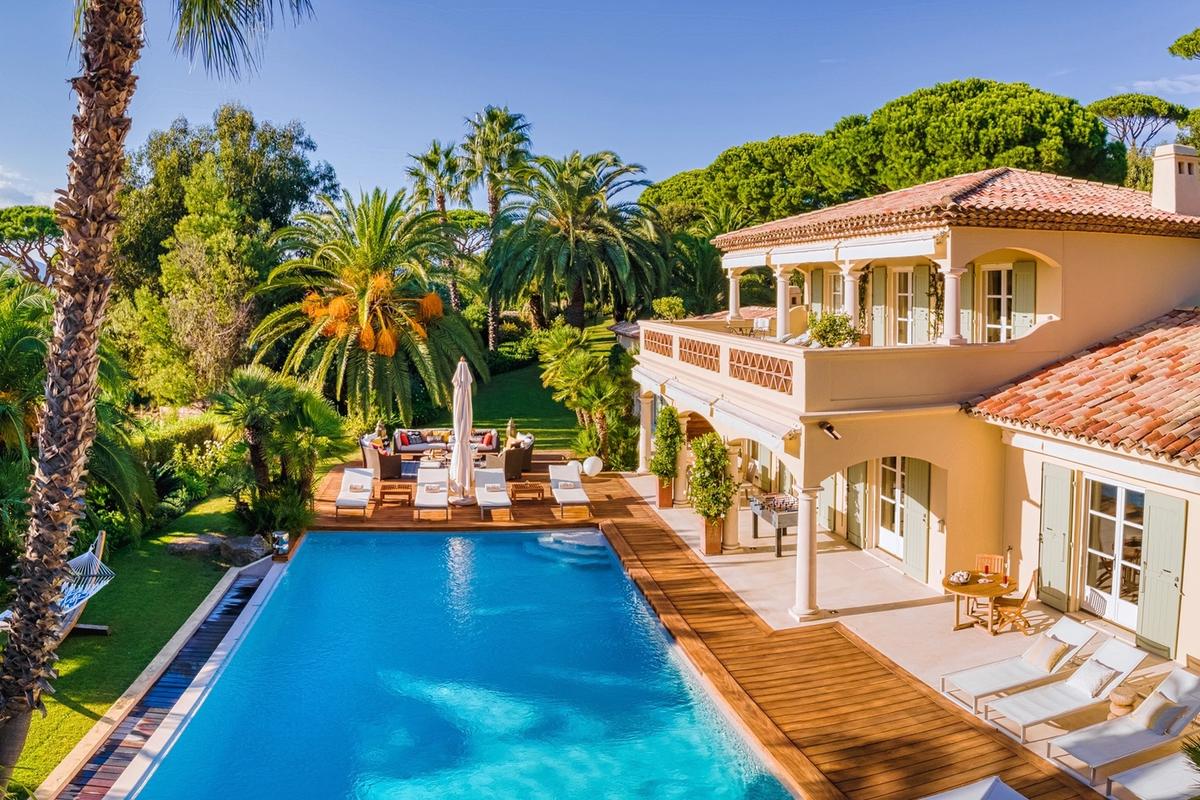 Six-Bedroom Provençal Bastide with Full Staff in Les Parcs de Saint-Tropez