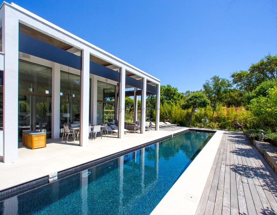 Elegant, contemporary and so close to Club 55 4