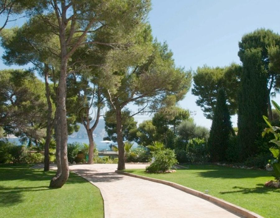 Contemporary property for rent in Saint Jean Cap Ferrat 1