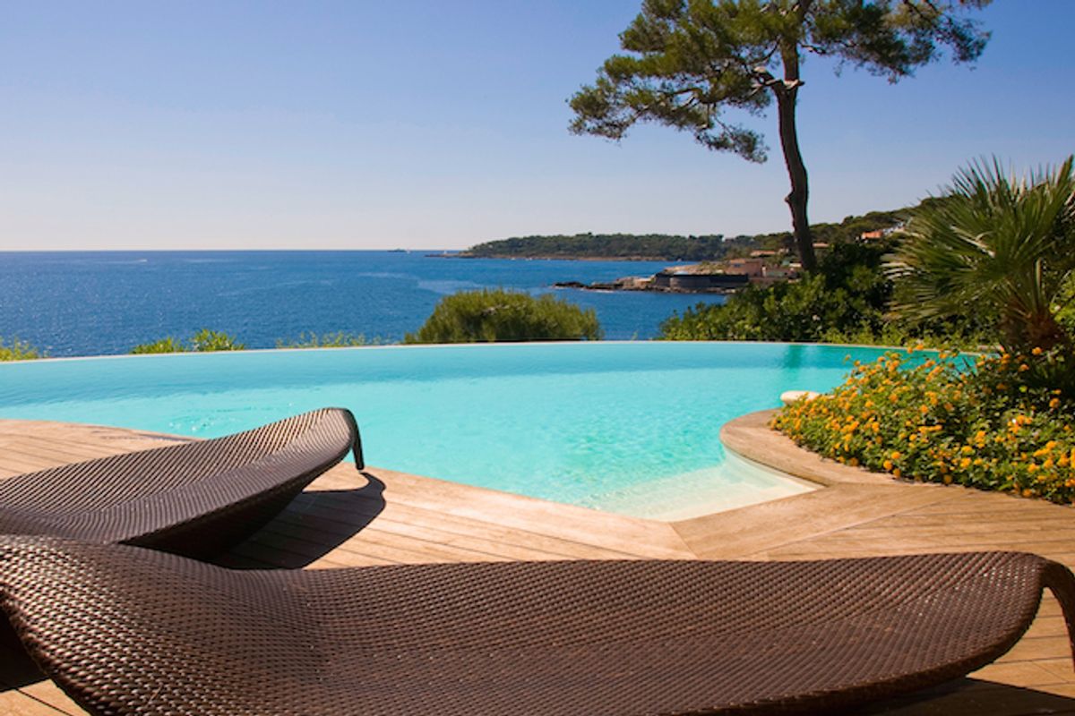 Modern property located on the Cap d'Antibes, close to the water