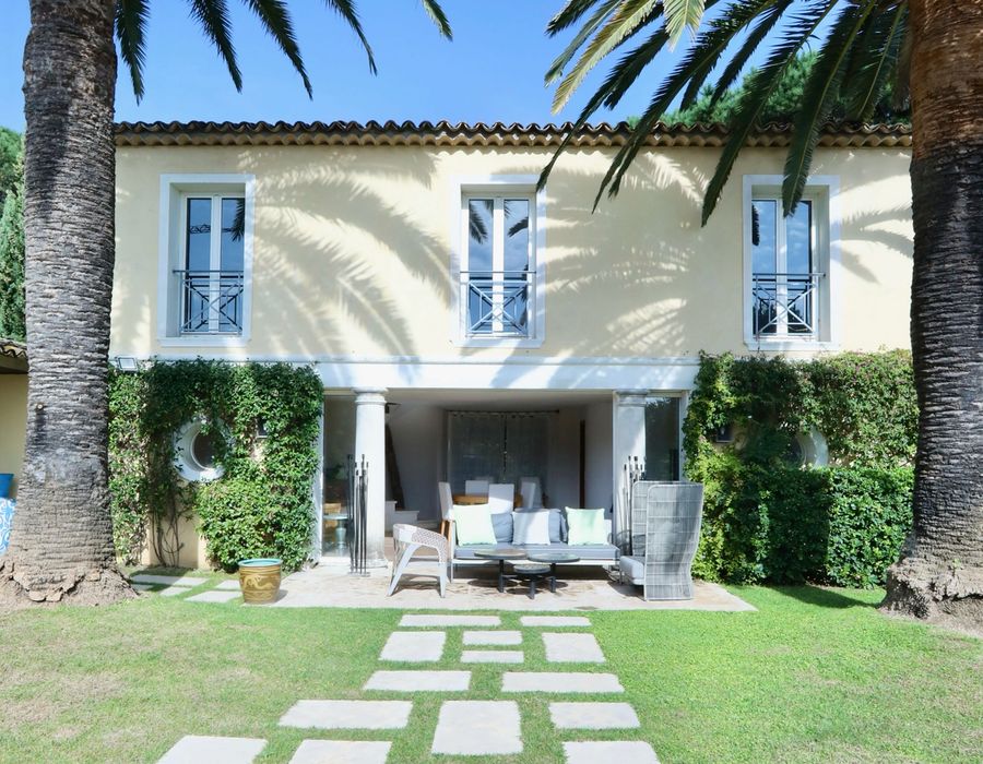A Seven-Bedroom Provençal Villa for Rent on Route de Tahiti, Ramatuelle 1