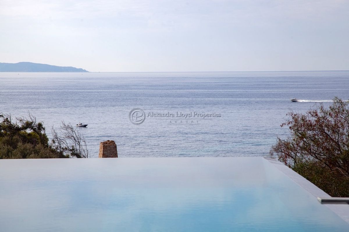 Almost ! On the water, Ajaccio - walking distance to the beach