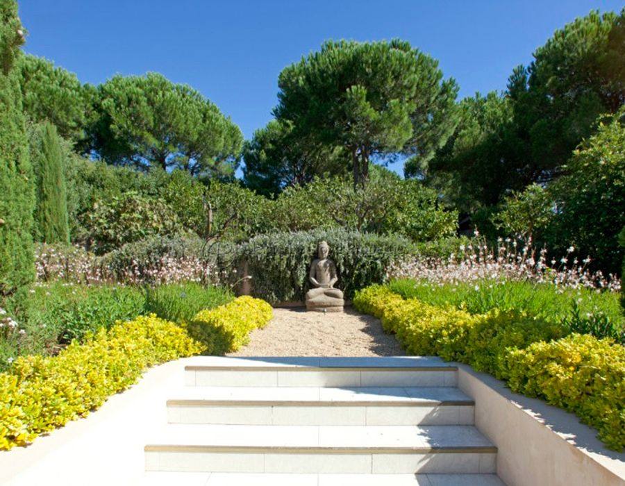 A stunning stone villa, located in the Moutte area of Saint Tropez! 2