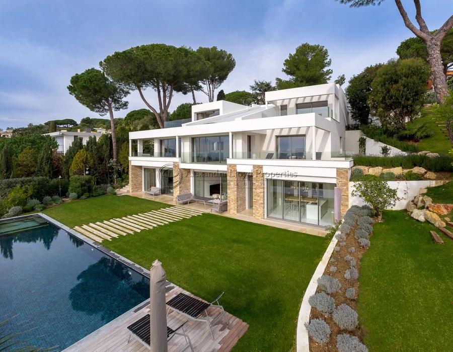 Stunning contemporary villa for rent in Super Cannes 3