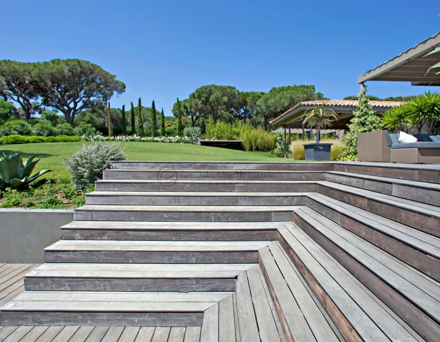 Stunning! Luxury contemporary villa close to the beaches and the town of Saint-Tropez 6