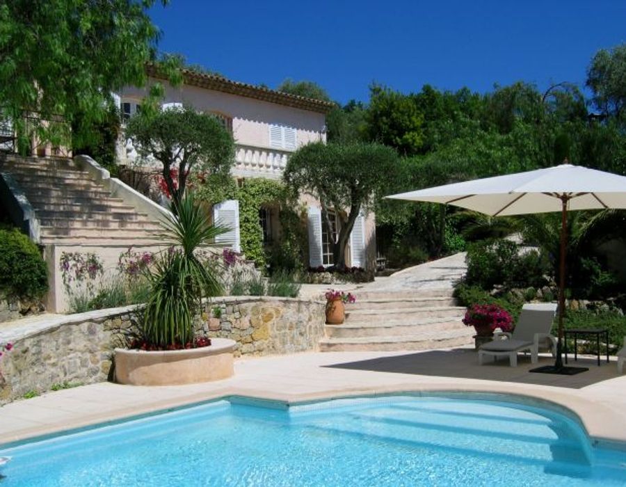 Charming villa with a view over the hills and the bay of Cannes 5