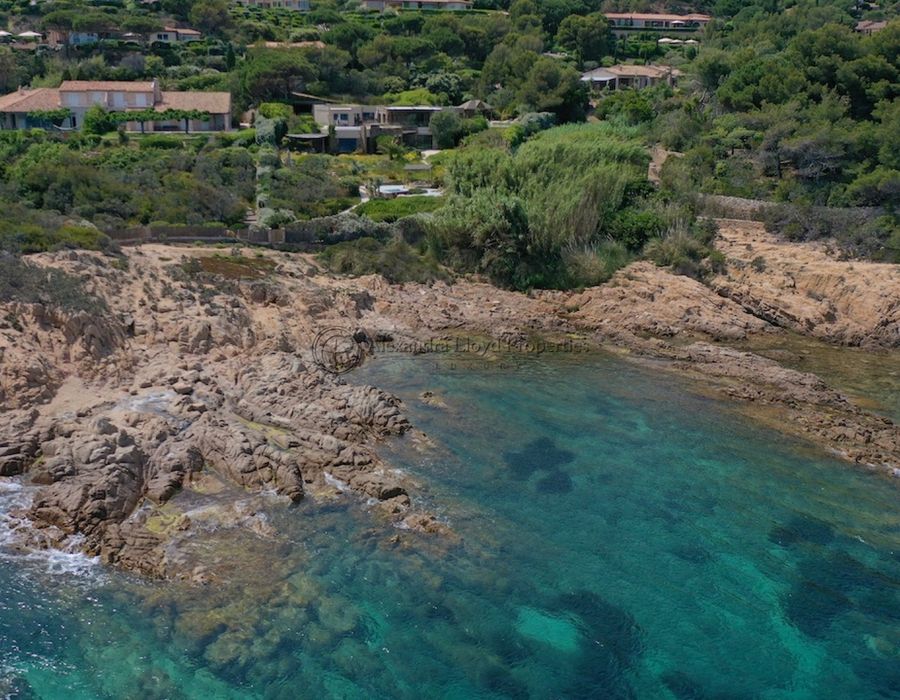 Water front villa in La Reserve de Ramatuelle 2