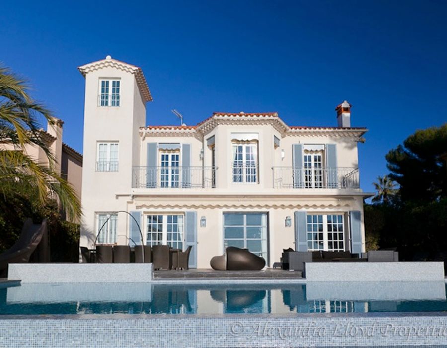 New villa for sale on the Cap d'Antibes 2