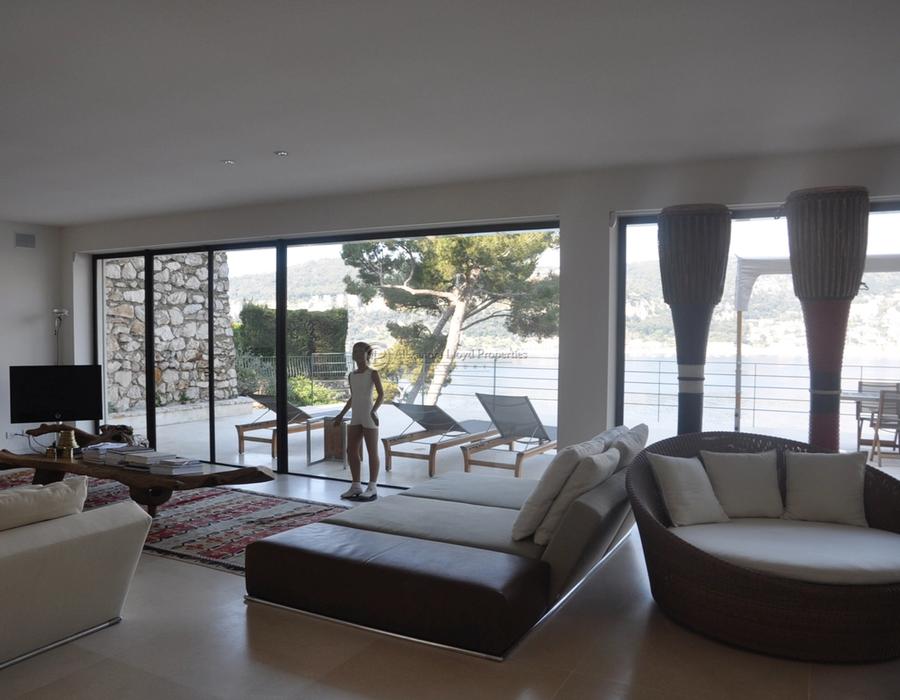 Modern @ Passable Beach - Saint Jean Cap Ferrat 6