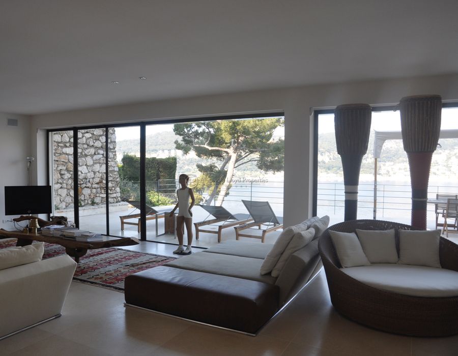 Modern @ Passable Beach - Saint Jean Cap Ferrat 6