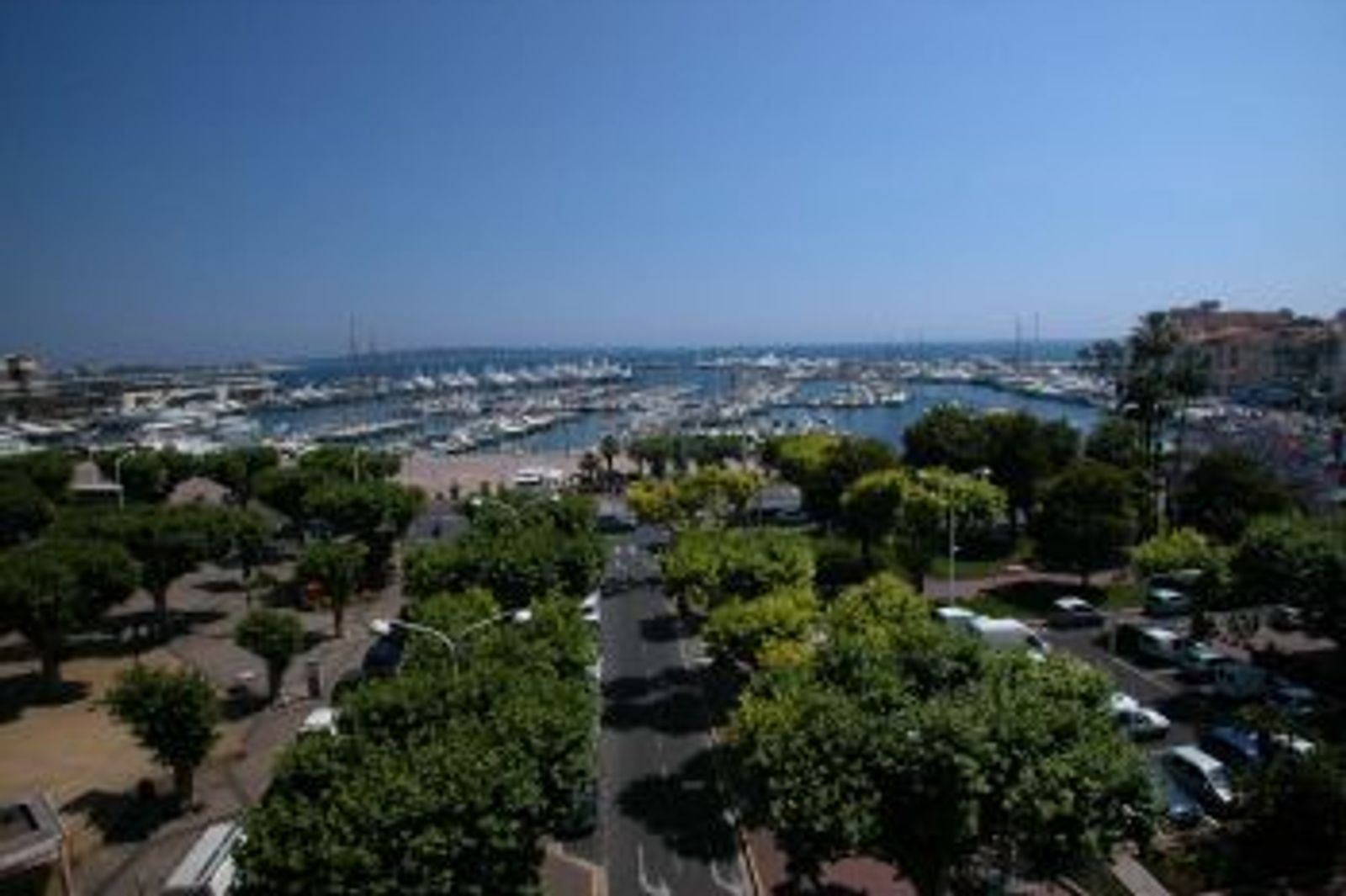 Lovely two bedroom apartment in Cannes