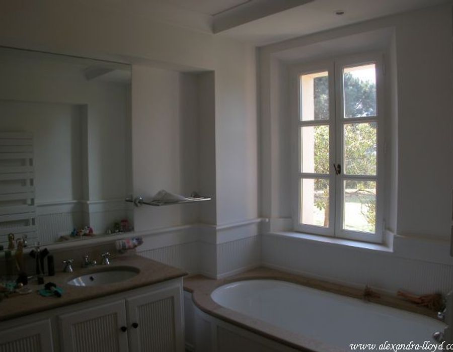 Stunning recently built villa in Les Parcs de Saint Tropez 3