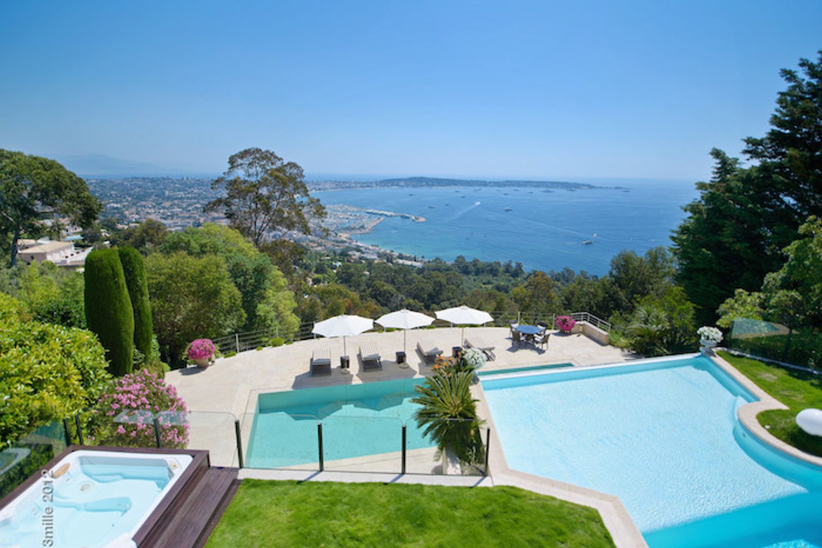 Wonderful property in the hills of Cannes with exceptional views