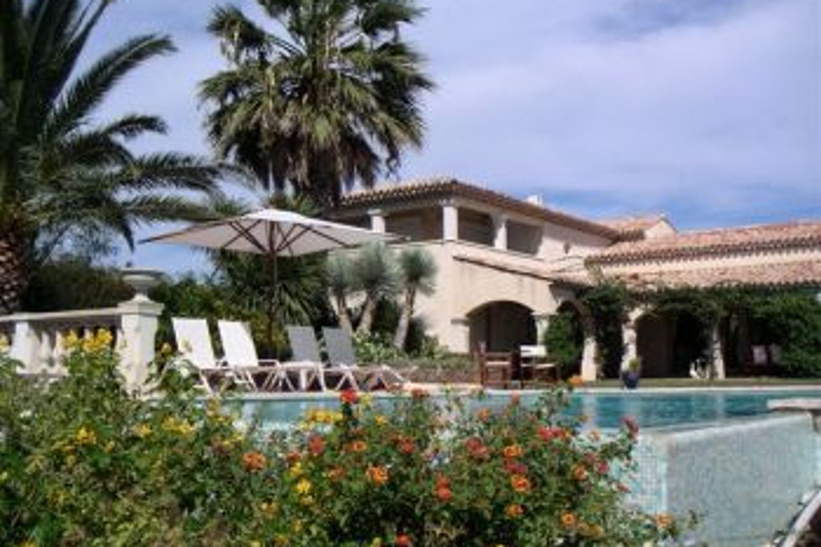 Charming property walking distance to the famous Nikki Beach