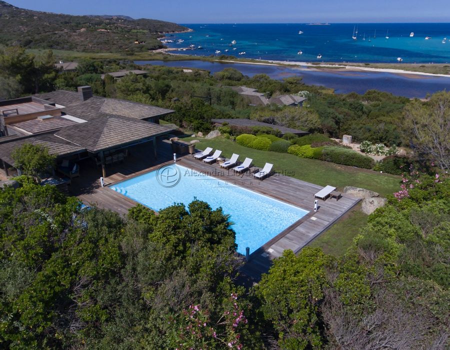 An amazing location and a fabulous house located inside the Domaine de Sperone 1