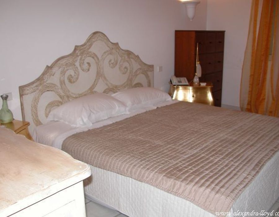 Wonderful Neo Provencal/modern property next to Tahiti Beach 1