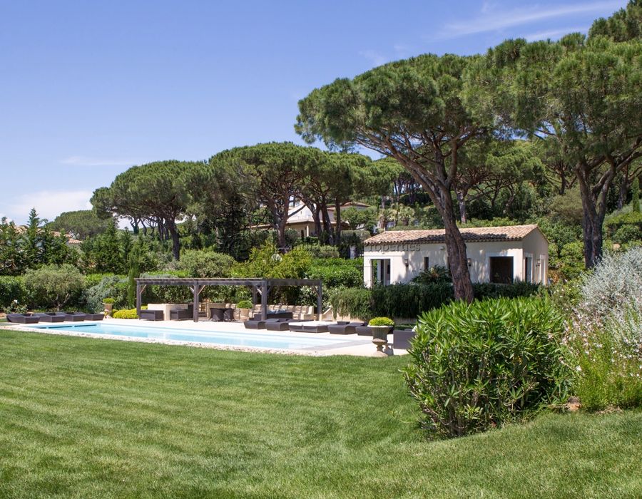 Charming 8-Bedroom Neo-Provencal Villa with Beautiful Views for Rent in Les Parcs de Saint-Tropez 4