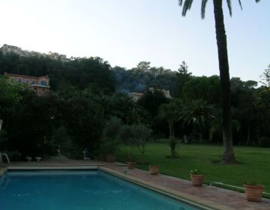 Waters edge property on the prestigous Cap Ferrat 4