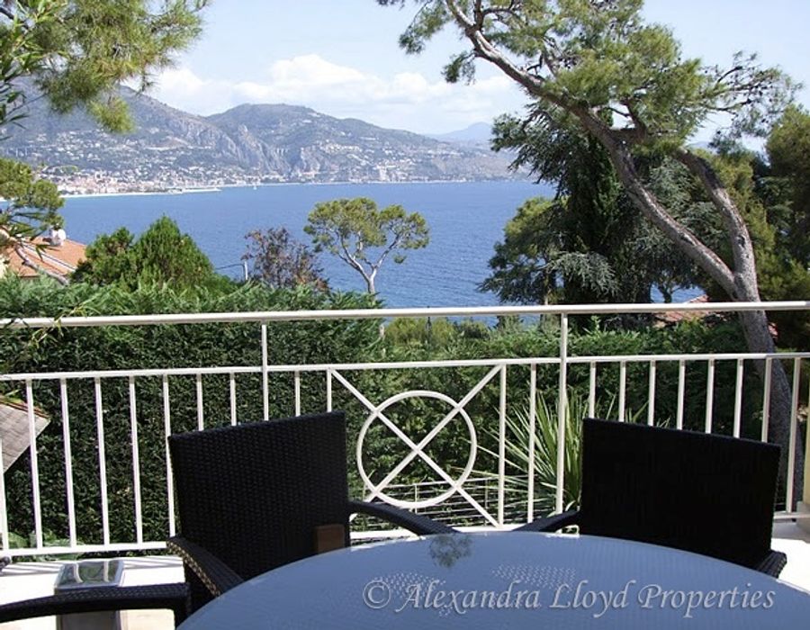 Located on the prestigious Cap Martin, only a short walk to the sea 5
