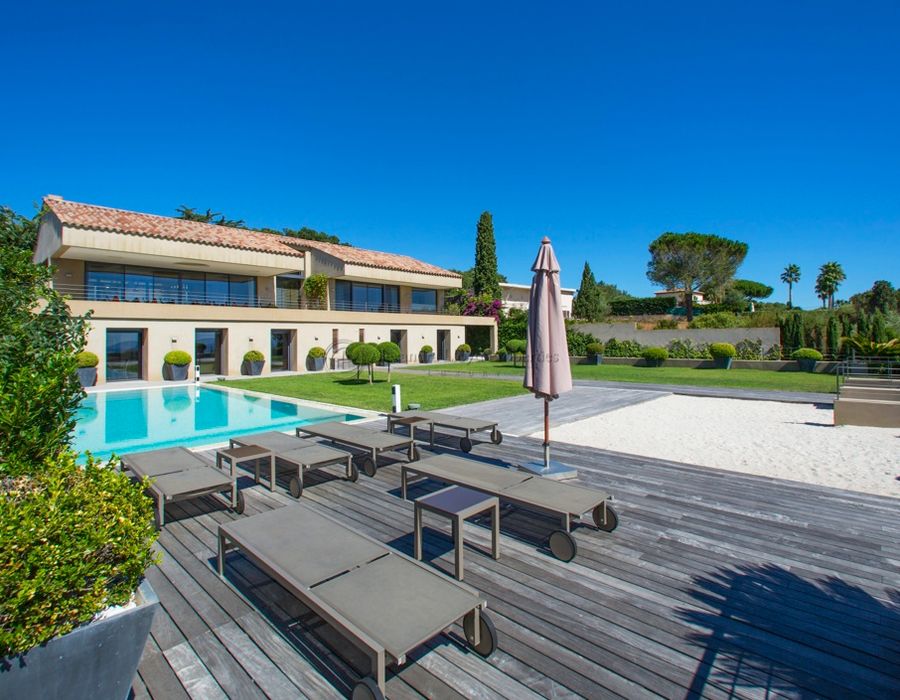 Club 55... ! Contemporary design and fabulous views 6