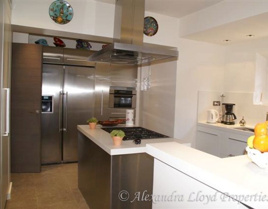 Provencal style property located in Saint Tropez 3