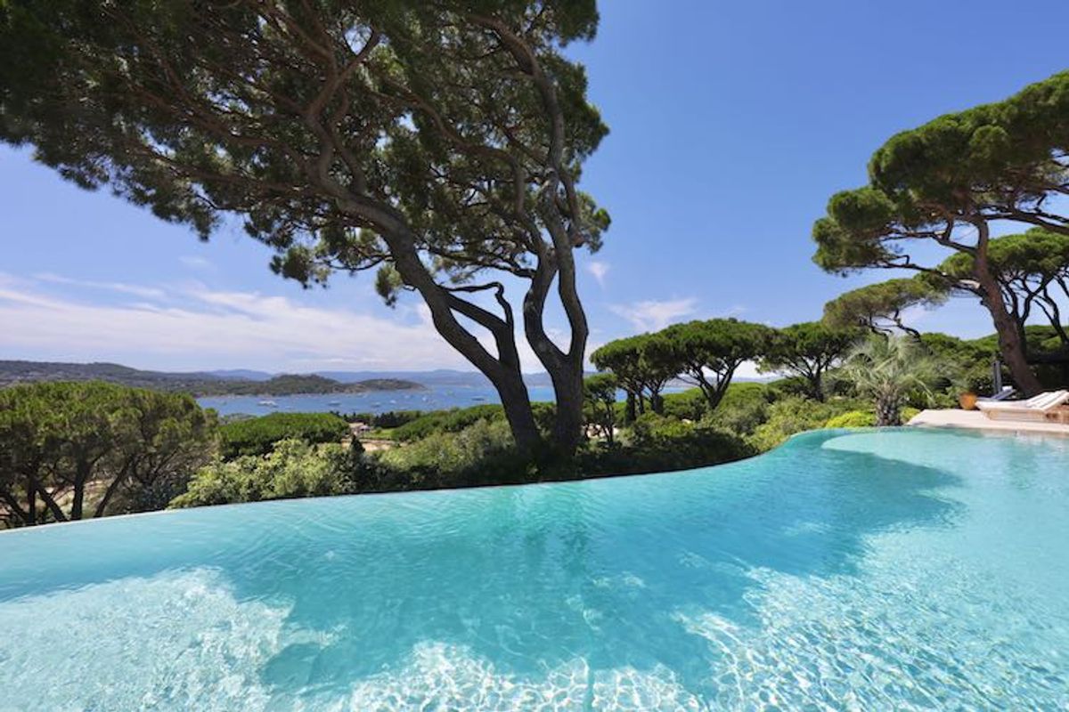 Les Parcs de Saint-Tropez: Exquisite Sunset Villa Overlooking Canoubiers Bay