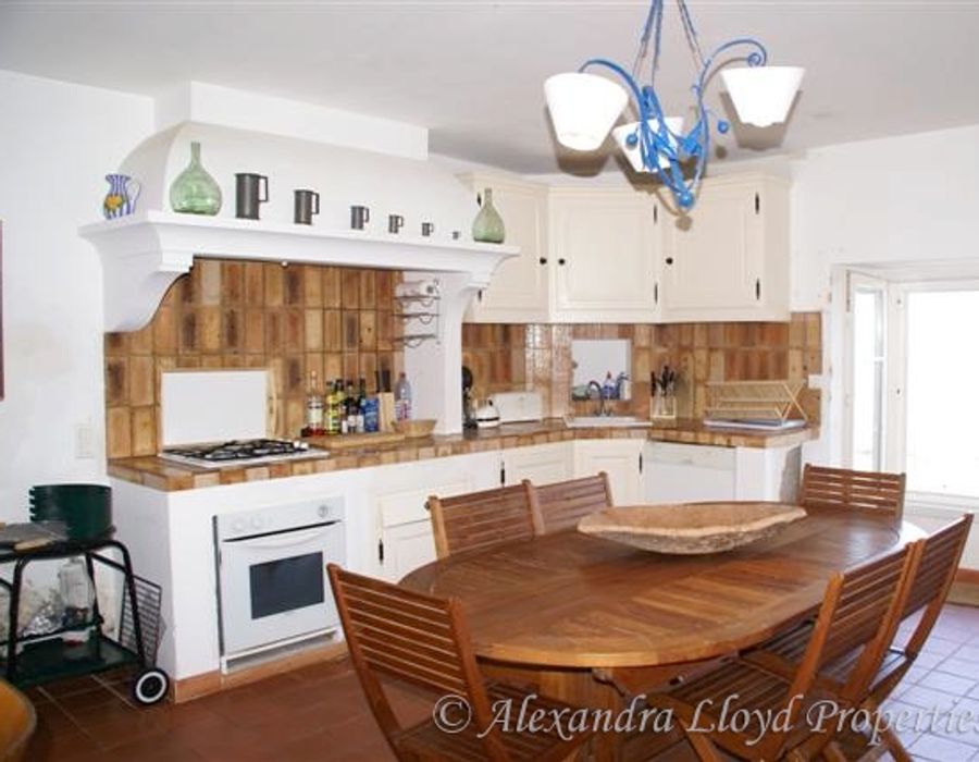 A fishermans house in the village of Saint Tropez 4