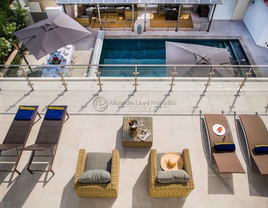 Cap d'Antibes, a lovely family home for rent 1